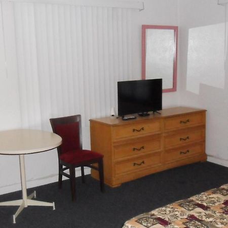 Skylit Motel Clearwater Exterior photo
