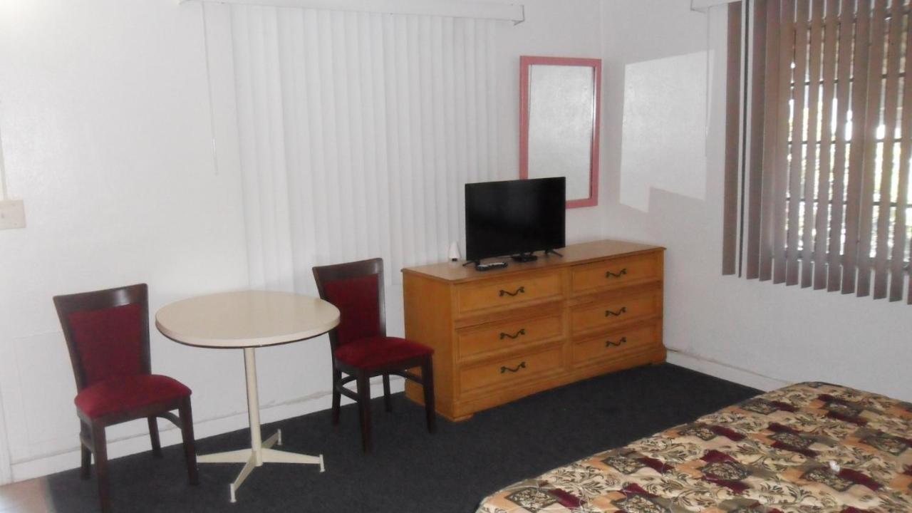 Skylit Motel Clearwater Exterior photo