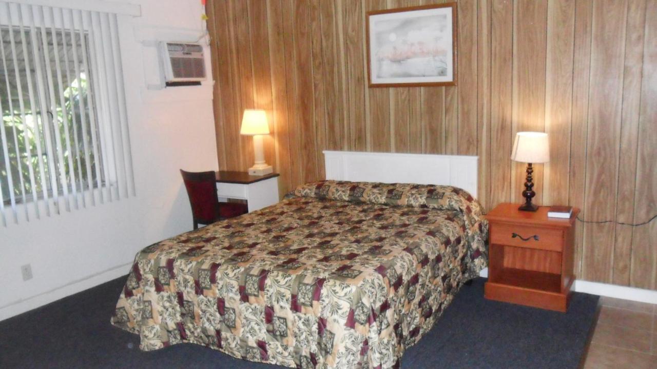 Skylit Motel Clearwater Exterior photo