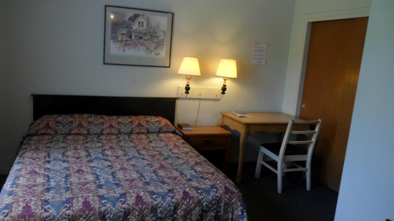 Skylit Motel Clearwater Exterior photo
